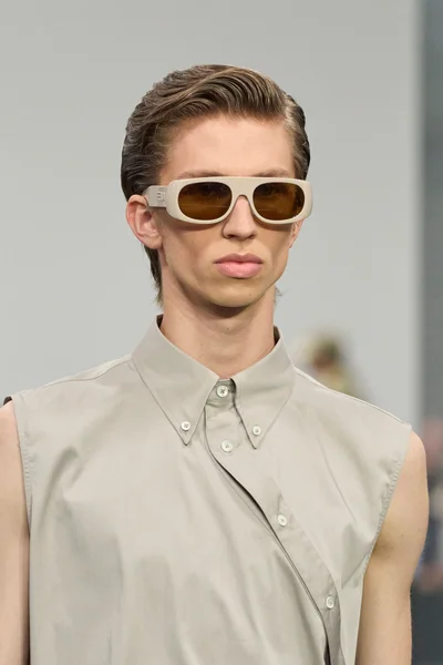 Look 28